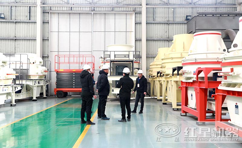 用戶來廠考察制砂機設備 用戶來廠考察制砂機設備