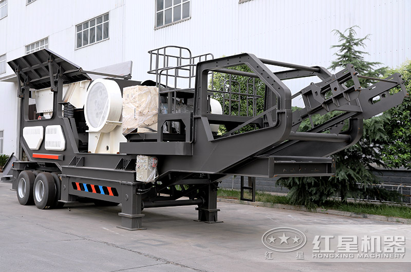 移動(dòng)式石頭碎沙機(jī)廠區(qū)展示 移動(dòng)式石頭碎沙機(jī)廠區(qū)展示