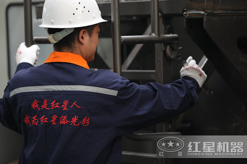 技術車間師傅在維護設備中 技術車間師傅在維護設備中