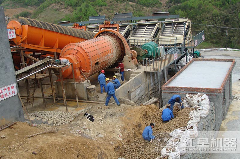 球磨機室外施工生產(chǎn)現(xiàn)場 球磨機室外施工生產(chǎn)現(xiàn)場