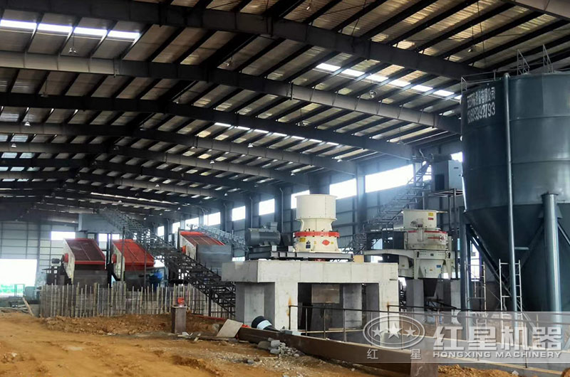 室內(nèi)制砂生產(chǎn)現(xiàn)場搭建中 室內(nèi)制砂生產(chǎn)現(xiàn)場搭建中