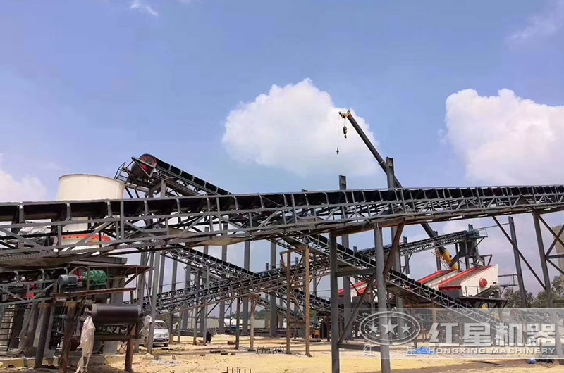 金礦破碎、篩分生產現場 金礦破碎、篩分生產現場