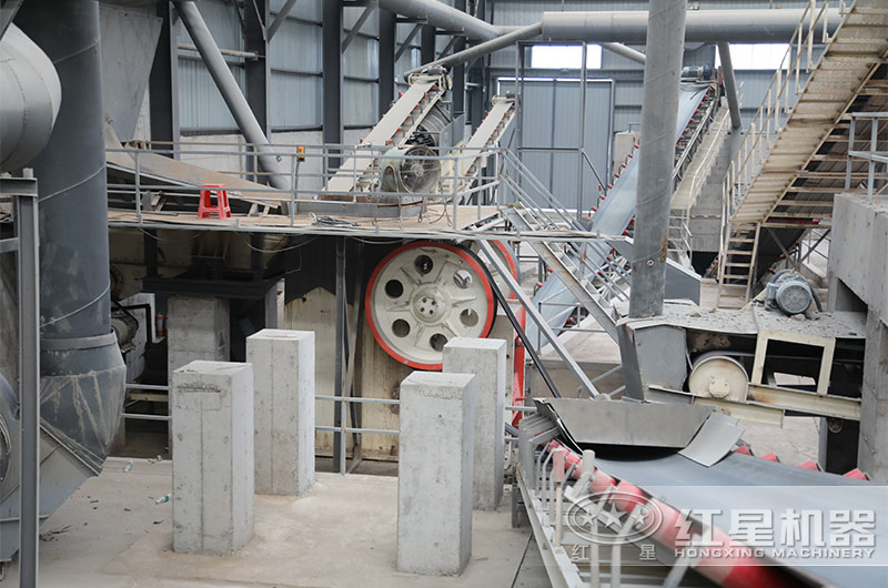 江蘇螢石破碎生產(chǎn)現(xiàn)場實拍 江蘇螢石破碎生產(chǎn)現(xiàn)場實拍