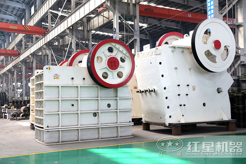 大小不一的顎破機設備 大小不一的顎破機設備