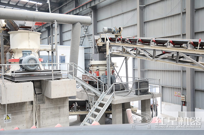 硅礦石破碎生產現場 硅礦石破碎生產現場