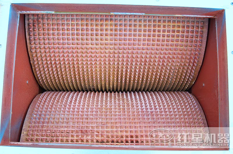 制砂選對(duì)輥破碎機(jī)還是沖擊式制沙機(jī)? 制砂選對(duì)輥破碎機(jī)還是沖擊式制沙機(jī)?