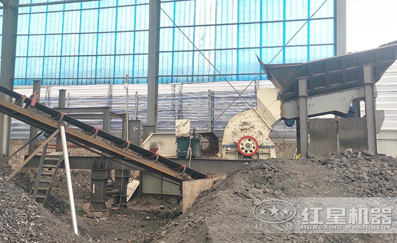 錘式制砂機工作現場 錘式制砂機工作現場