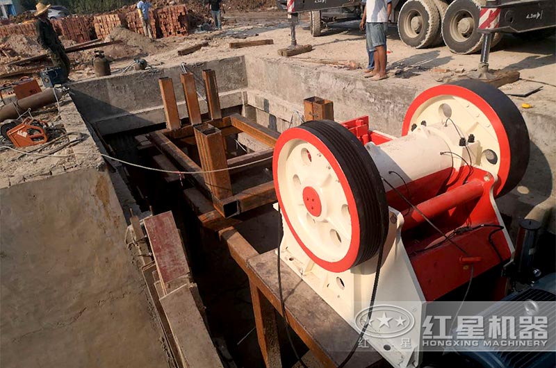 顎式破碎機安裝現場 顎式破碎機安裝現場