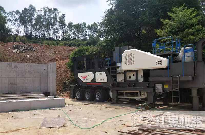 輪胎移動式粉碎機現場實拍 輪胎移動式粉碎機現場實拍