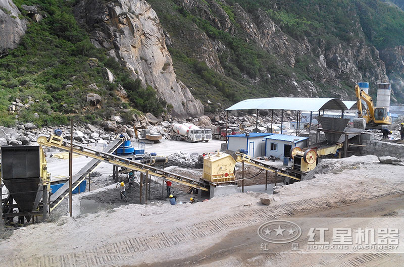 煤矸石粉碎現場 煤矸石粉碎現場