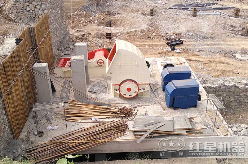 重錘式破碎機生產現場 重錘式破碎機生產現場