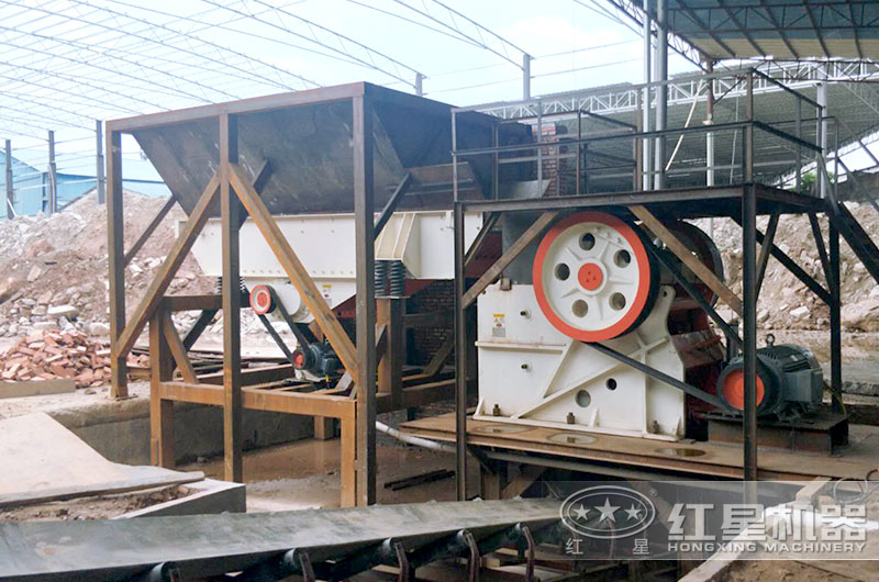 912顎式破碎機(jī)生產(chǎn)現(xiàn)場(chǎng) 912顎式破碎機(jī)生產(chǎn)現(xiàn)場(chǎng)