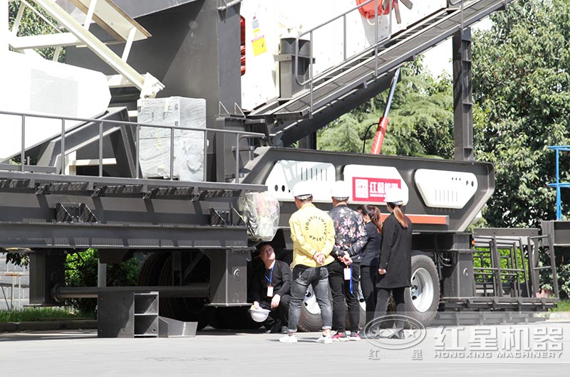 現(xiàn)場(chǎng)實(shí)拍——用戶(hù)來(lái)廠考察設(shè)備 現(xiàn)場(chǎng)實(shí)拍——用戶(hù)來(lái)廠考察設(shè)備