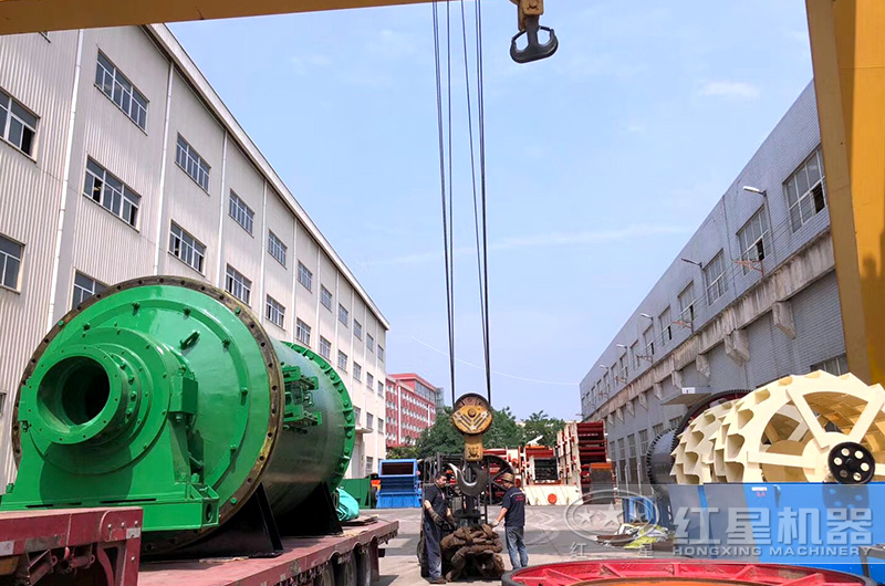 紅星小型球磨機裝車發貨 紅星小型球磨機裝車發貨