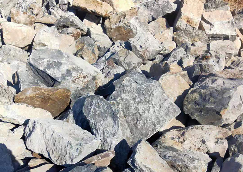 粗料破碎機(jī)一臺(tái)多少錢，每小時(shí)產(chǎn)量多少噸，有沒有現(xiàn)場視頻