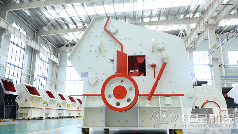 大型反擊破碎機:處理能力30-800t/h 大型反擊破碎機:處理能力30-800t/h