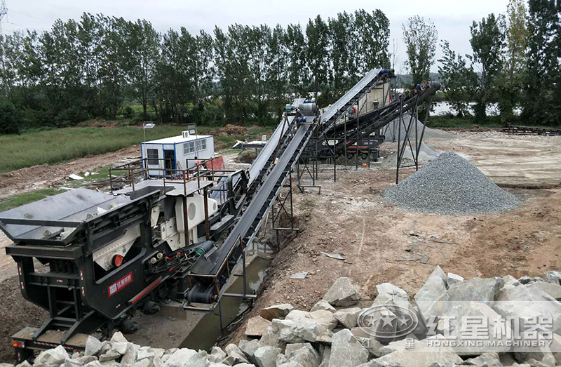 移動(dòng)破碎機(jī)可方便多處作業(yè) 移動(dòng)破碎機(jī)可方便多處作業(yè)